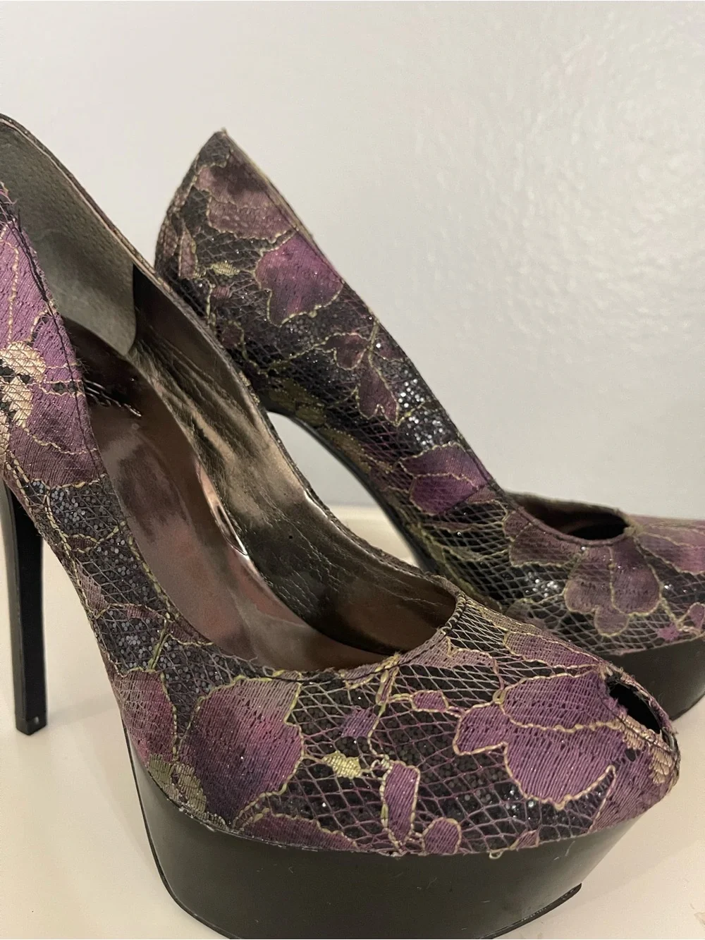 Women's Purple Floral Lace Peep-Toe Platform Pumps